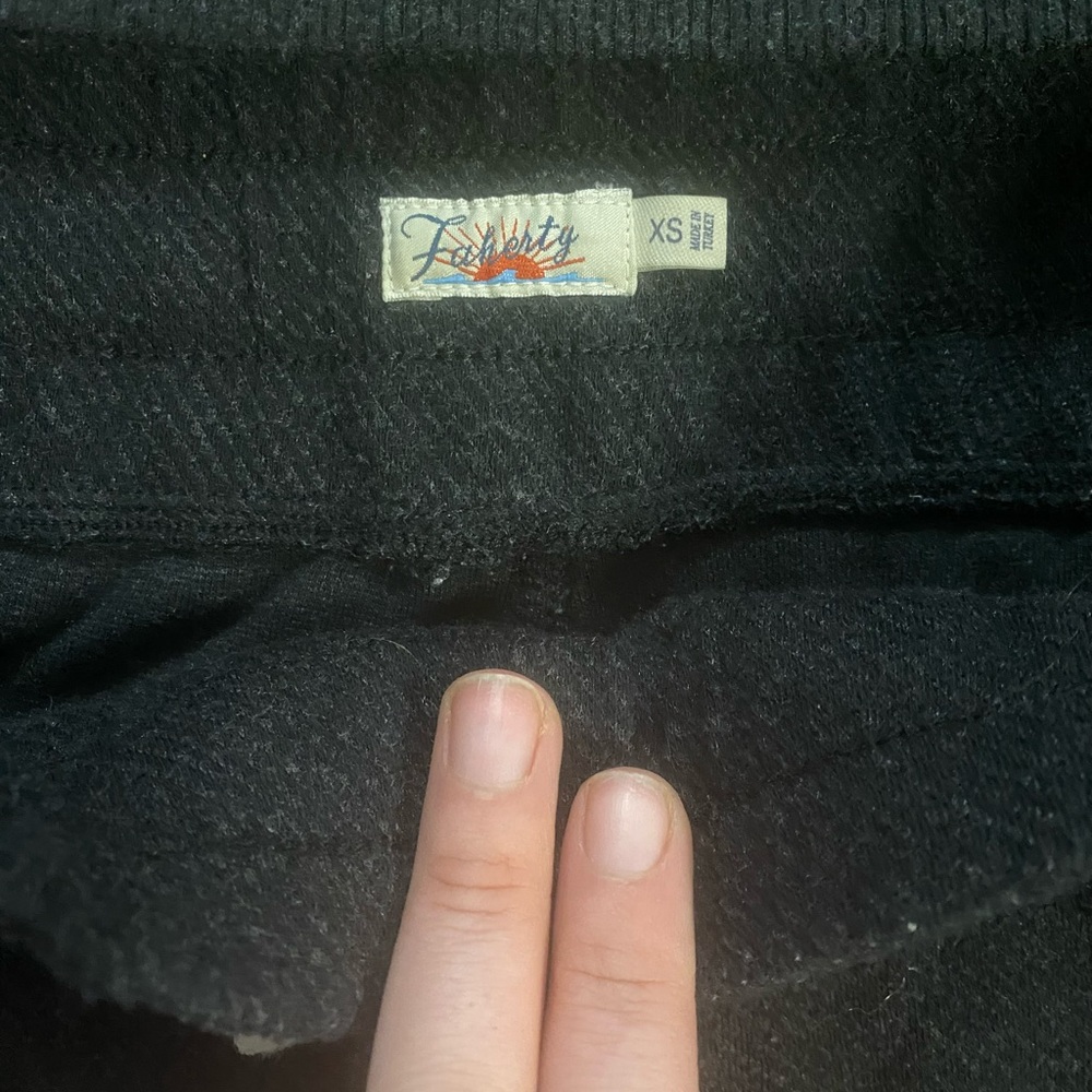 Faherty Legend™ Jogger & Hoodie Set in Black - Picture 6 of 10